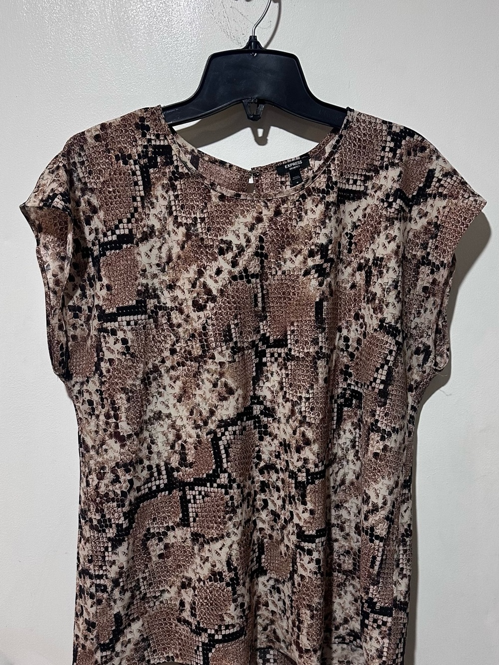 Express Neutral Snake-Print Short Sleeve Tunic - Picture 1 of 3